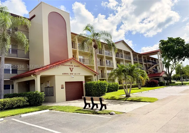 12901-sw-15th-ct-402v-pembroke-pines-fl-33027/hzid_0141f561