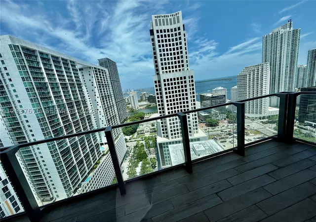 68-se-6th-st-2707-miami-fl-33131/hzid_82f96703