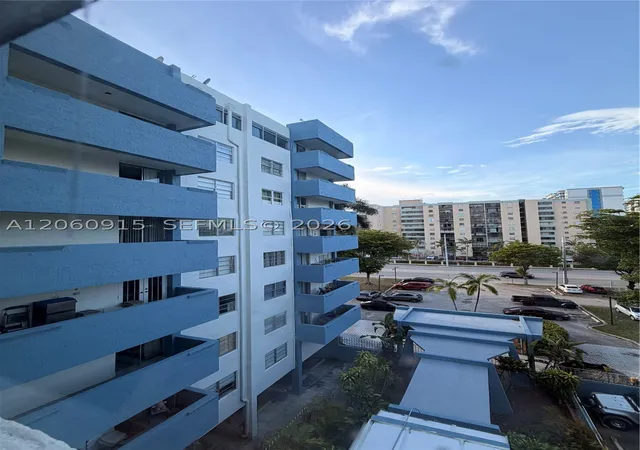 5050-nw-7th-st-511-miami-fl-33126/hzid_15372921