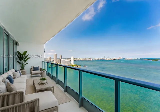 1331-brickell-bay-dr-2805-miami-fl-33131/hzid_a3204c0d