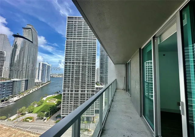 500-brickell-ave-2407-miami-fl-33131/hzid_d869d494