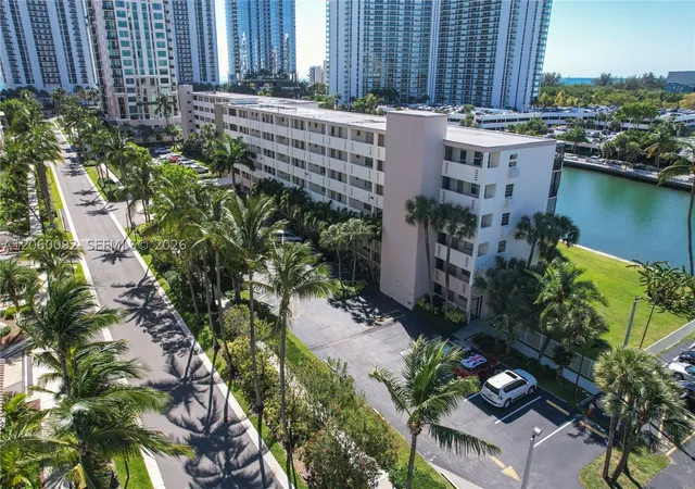 220-kings-point-dr-211-sunny-isles-beach-fl-33160/hzid_7523f05b
