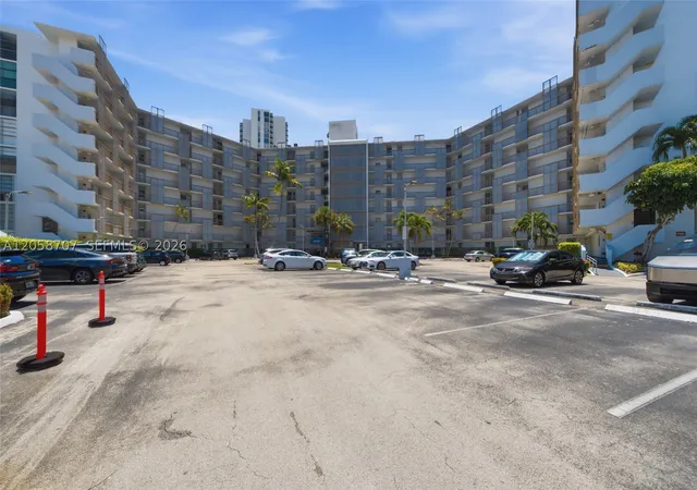 3401-n-country-club-dr-804-aventura-fl-33180/hzid_372ecec9