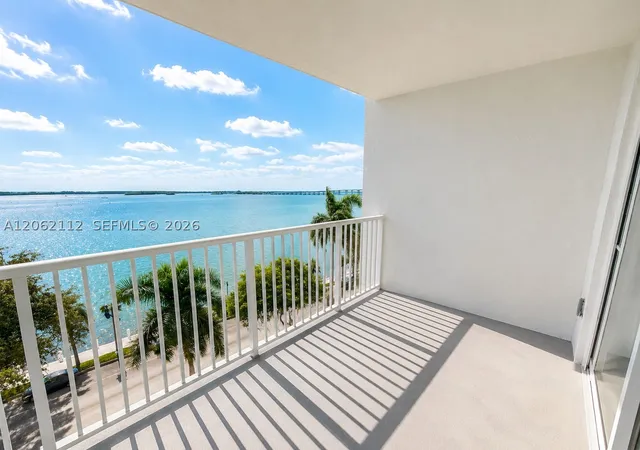 1420-brickell-bay-dr-702e-miami-fl-33131/hzid_6aa838c6