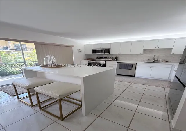 17000-nw-67th-ave-112-hialeah-fl-33015/hzid_dc1d10be