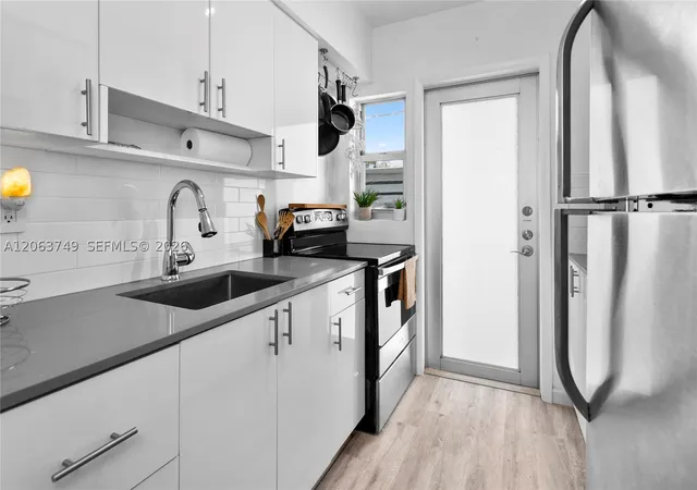 641-espanola-way-24-miami-beach-fl-33139/hzid_b33fc77c