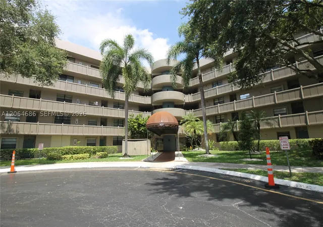 900-colony-point-cir-216-pembroke-pines-fl-33026/hzid_6ac75ba7