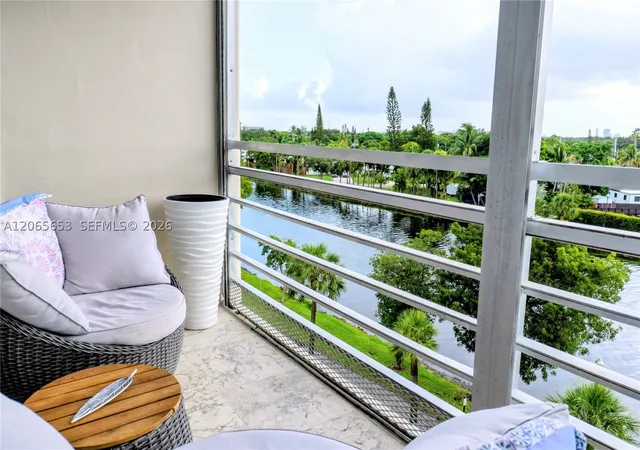 16850-s-glades-dr-5c-north-miami-beach-fl-33162/hzid_f8397d03