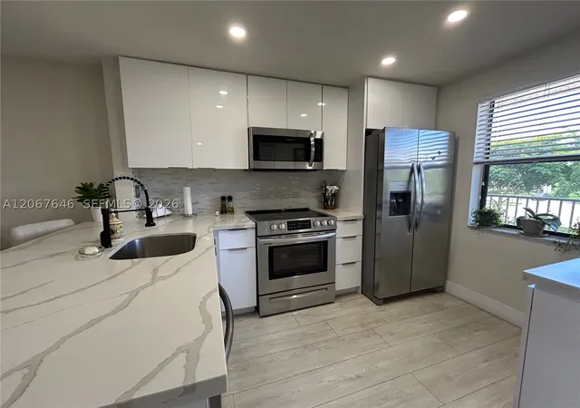 10130-sunrise-lakes-blvd-207-sunrise-fl-33322/hzid_03a16b48