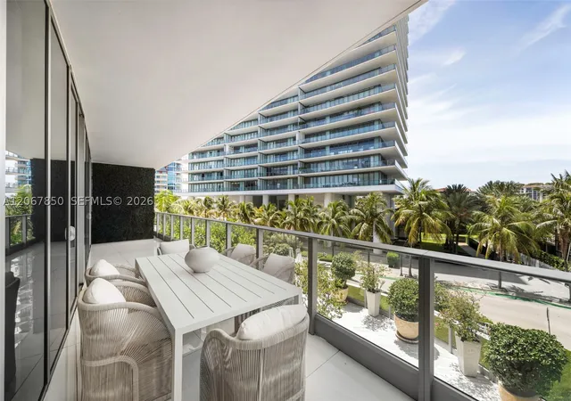 801-s-pointe-dr-301-miami-beach-fl-33139/hzid_d3392948