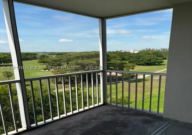 3050-n-palm-aire-dr-707-pompano-beach-fl-33069/hzid_b0127efe