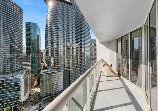 465-brickell-ave-2504-miami-fl-33131/hzid_6003b5a3