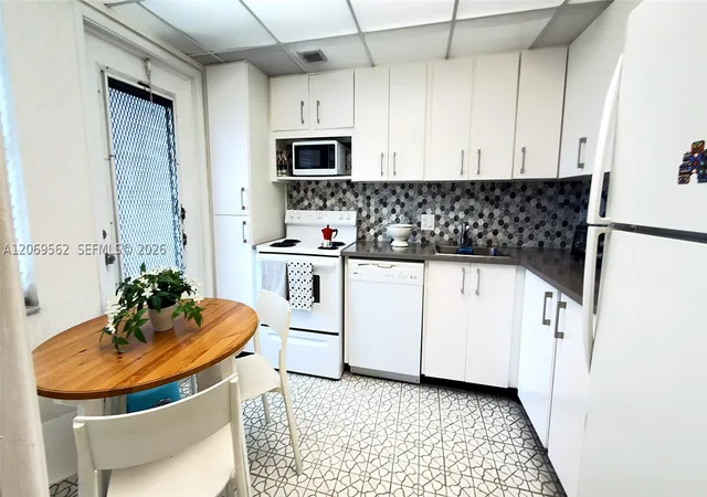 2950-n-palm-aire-dr-605-pompano-beach-fl-33069/hzid_fc7ddf98