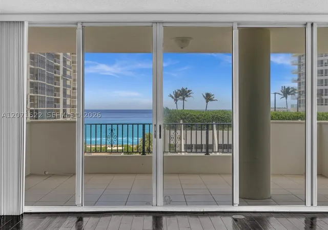 6422-collins-ave-501-miami-beach-fl-33141/hzid_b8c5b081