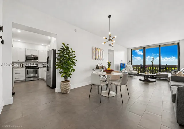 90-edgewater-dr-ph11-coral-gables-fl-33133/hzid_a376e19e