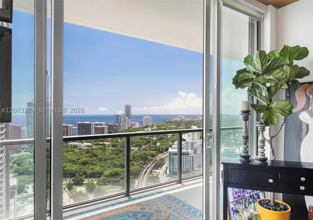 79-sw-12th-st-ph3904-s-miami-fl-33130/hzid_b4e82cae