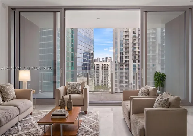 300-biscayne-boulevard-way-2608w-miami-fl-33131/hzid_ffdb00f4
