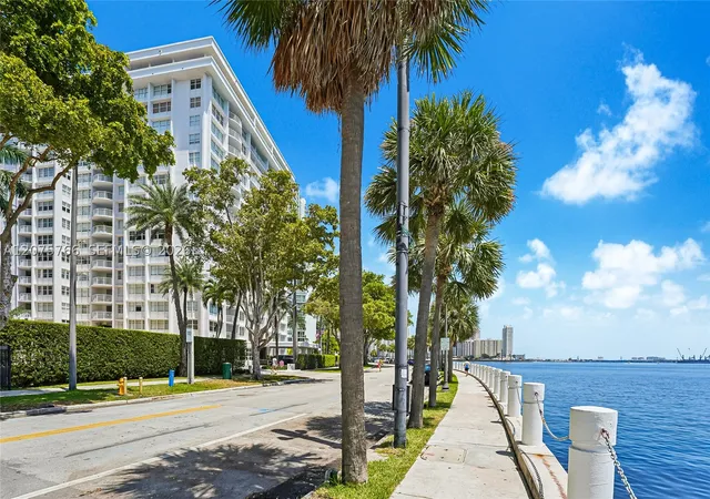 1420-brickell-bay-dr-206d-miami-fl-33131/hzid_c1ff27b8