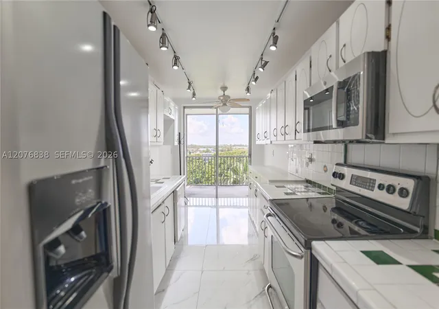1750-ne-191st-st-829-4-miami-fl-33179/hzid_53051b92