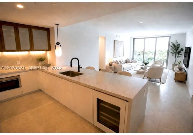 2200-brickell-ave-410-miami-fl-33129/hzid_e4dbeb4e