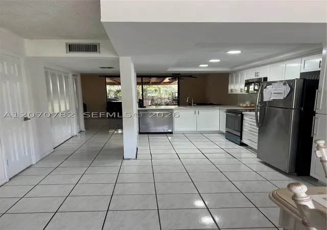 12242-sw-16th-ter-102-l-miami-fl-33175/hzid_f1ab7380