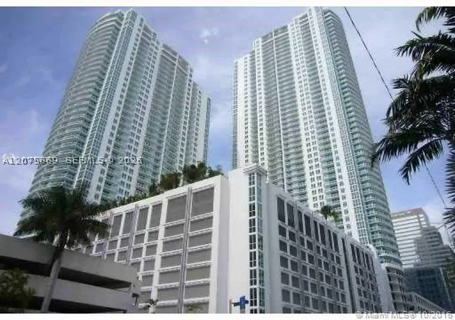 951-brickell-ave-4105-miami-fl-33131/hzid_be1ac895