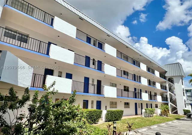 6300-s-falls-cir-dr-408-lauderhill-fl-33319/hzid_113c136a
