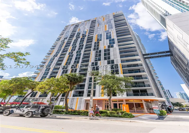 31-se-6th-street-707-miami-fl-33131/hzid_9e216066