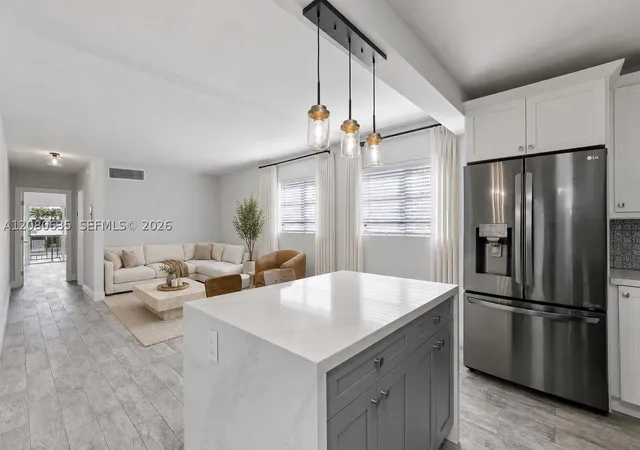 1340-lincoln-rd-208-miami-beach-fl-33139/hzid_ed399aba