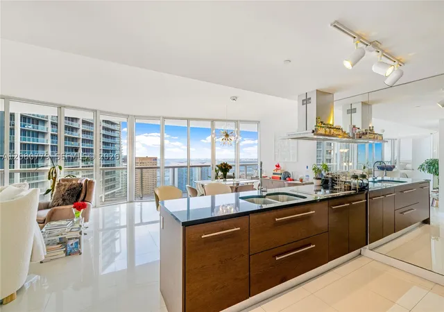 495-brickell-ave-4704-miami-fl-33131/hzid_6a239960