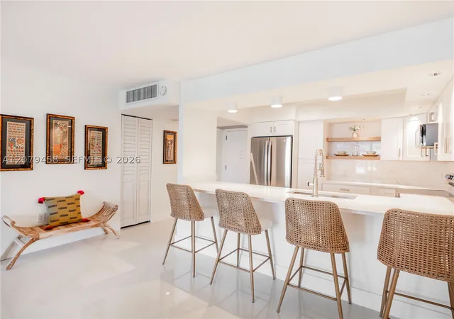5701-collins-ave-307-miami-beach-fl-33140/hzid_ae6542ed