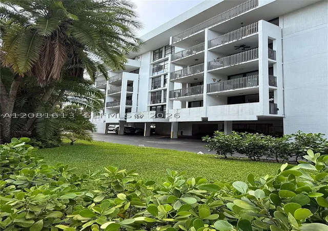 100-ocean-ln-dr-303-key-biscayne-fl-33149/hzid_0f28addb