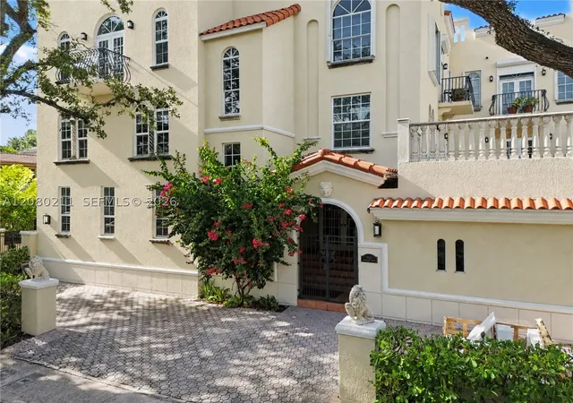111-edgewater-dr-3b-coral-gables-fl-33133/hzid_62d8bf8a