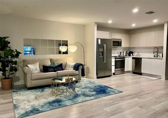 19380-ne-26th-avenue-205-miami-fl-33180/hzid_7628eb4e
