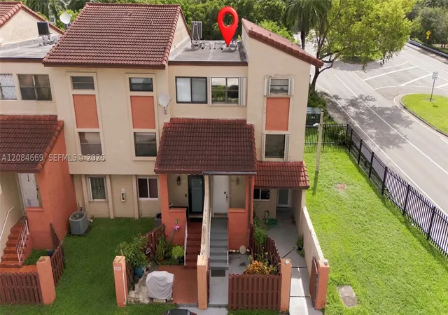 9905-nw-9th-street-cir-12-21-miami-fl-33172/hzid_4d48540b