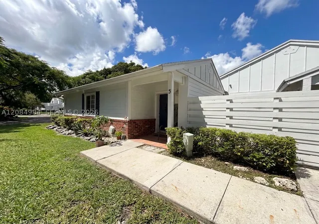 13790-sw-147th-circle-ln-3-9-miami-fl-33186/hzid_b38abc7f