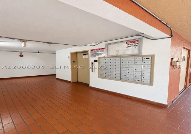 8095-nw-8th-street-402-miami-fl-33126/hzid_c3c3c572