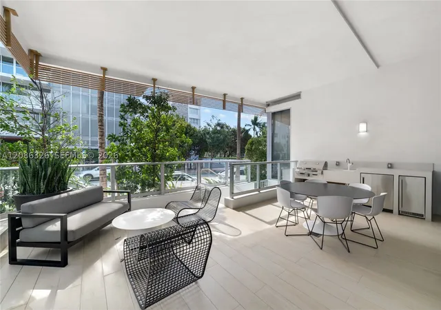 304-ocean-dr-102-miami-beach-fl-33139/hzid_4c990289