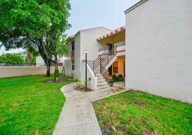 20220-ne-3rd-court-2-miami-fl-33179/hzid_c4704293