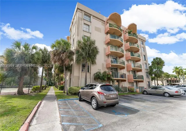 9310-fontainebleau-blvd-606-miami-fl-33172/hzid_92fd79ff