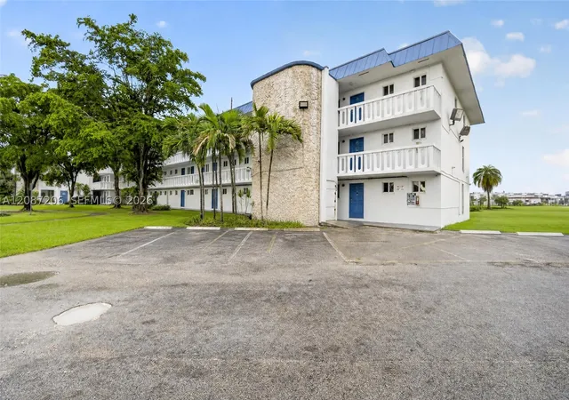1000-ne-191st-street-14-miami-fl-33179/hzid_12d30a2c