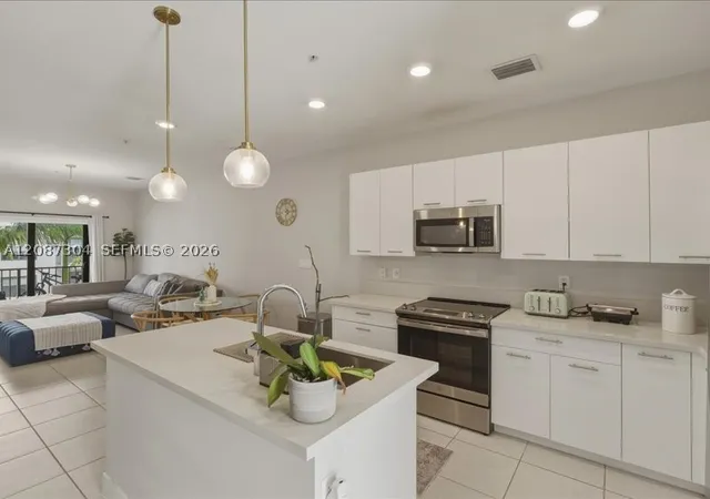 8201-nw-41st-street-d-205-doral-fl-33166/hzid_91d828ba