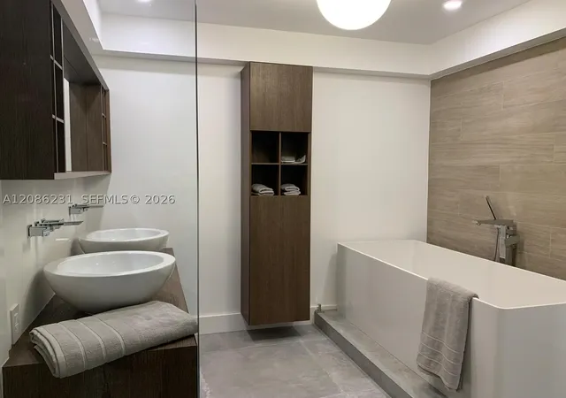 210-sea-view-dr-506-key-biscayne-fl-33149/hzid_a190063e