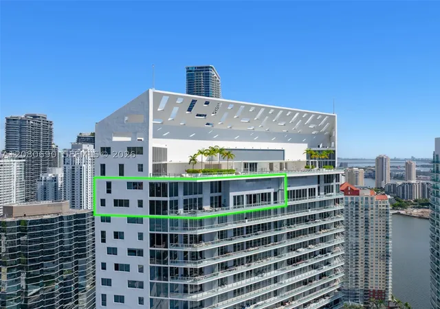 1300-brickell-bay-dr-ph4400-miami-fl-33131/hzid_7fff77bb