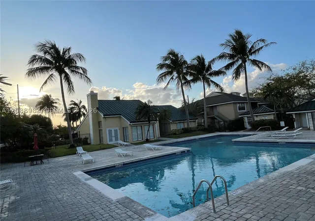 8739-nw-39th-street-8739-sunrise-fl-33351/hzid_b908f225