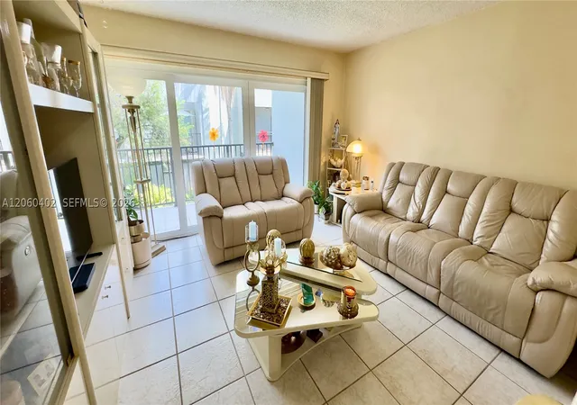 30 Nw 87Th Ave