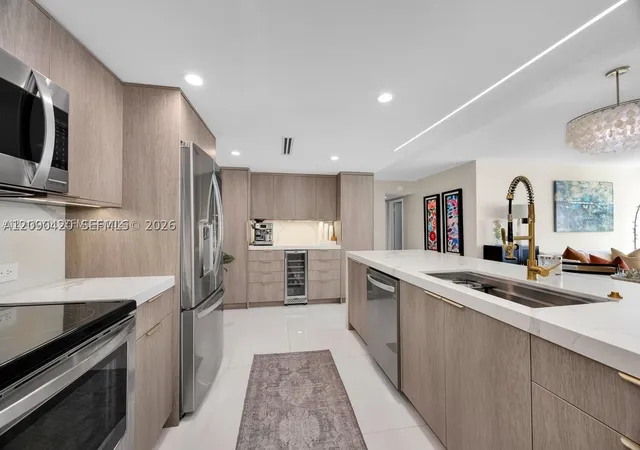 155-ocean-ln-dr-413-key-biscayne-fl-33149/hzid_1c43d814