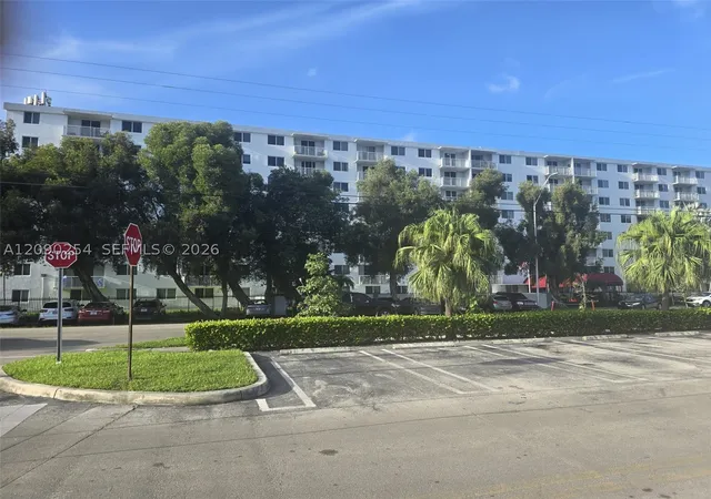 1251-ne-108th-street-718-miami-fl-33161/hzid_e90eca40