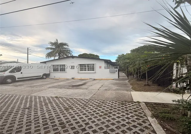 1273-nw-24th-street-miami-fl-33142/hzid_d6a38074