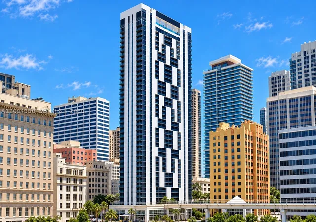 151-se-1st-street-2606-miami-fl-33131/hzid_50c1ae20